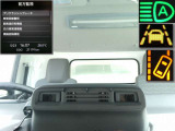 プリクラッシュブレーキ(衝突回避支援/衝突被害軽減)と車線逸脱警報を装備!衝突の危険性が高まると警報および緊急ブレーキで衝突回避や被害軽減に貢献。昼夜を問わず、車両、歩行者、自転車を鋭く検知します。