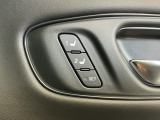 シートメモリー機能付きの電動シートで、異なったシートポジションを記憶させておくことが出来ます!