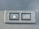 【パワーバックドア】スマートキーや運転席のボタンを押すだけでリアゲートが自動で開閉します!荷物を持っている時や、高い位置にあるバックドアを閉める際に便利な機能です♪