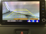 バックでの車庫入れも安心です! リアカメラが付いているバックモニター付のナビを装備しております。操作線もついており距離感も画面から確認できます。