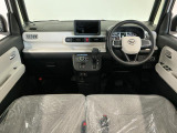 【インパネ】運転のしやすさを最優先に設計された見晴らしの良いフロントビュー。車両間隔が掴みやすく狭い道でも安心♪「安全」と「品質」を最優先に、安心してお乗りいただけるクルマを提供いたします。