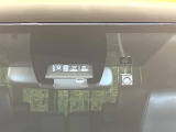 【トヨタセーフティセンス】走行中に前方の車両等を認識し、衝突しそうな時は警報とブレーキで衝突回避と被害軽減をアシスト。より安全にドライブをお楽しみいただけます。