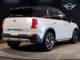 MINIのお車は、&ldquo;駆け抜ける歓び&rdquo;を体現しております。走行の安定性とコーナリングの良さを追求し、思い通りにハンドルの操作可能です。