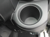 カップホルダーは運転席や助手席からちょうど手の届く位置です!!