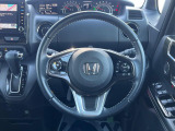 【純正革巻きステアリング】上質な革を使用することで、手にしっかり馴染みとても運転しやすいハンドルです♪