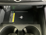 ワイヤレス充電器ついてます!スマートフォンを置くだけで充電可能。ケーブルをつなぐ煩わしさがありません。