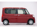 県内13店舗にて常時500台以上ダイハツ車を展示中です。見て、触って、納得のいく一台をぜひ見つけてください。