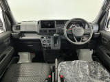 【インパネ】運転のしやすさを最優先に設計された見晴らしの良いフロントビュー。車両間隔が掴みやすく狭い道でも安心♪「安全」と「品質」を最優先に、安心してお乗りいただけるクルマを提供いたします。