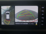 パノラミックビューモニター付きです。車両を上から見た様な映像を画面に表示。運転席からの目視だけでは見にくい、車両周辺の状況をリアルタイムでしっかり確認出来ます。