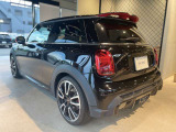 かわいいテールのデザインはほかの車にはない魅力があります。ひと目で&ldquo;MINI&rdquo;とわかるデザインはアナタを虜にしてしまうかもしれません