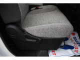 スズキ認定中古車とは、スズキが認定した検査員が、車両を検査し評価した、【車両状態証明書】付きの中古車です