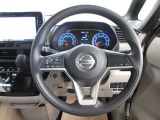 運転が楽しくなる明るく開放的な運転席まわりです。