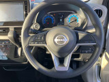 ハンドルは軽やかに回り、気持ちよく運転が出来ます。