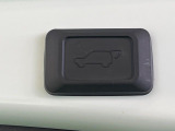 【パワーバックドア】スマートキーや運転席のボタンを押すだけでリアゲートが自動で開閉します!荷物を持っている時や、高い位置にあるバックドアを閉める際に便利な機能です♪