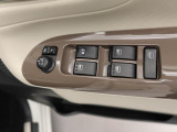 パワーウィンドゥ 運転席ドアスイッチ照明付です。電動格納ミラーも手元でワンモーションで可能です。