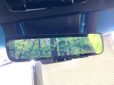 【デジタルインナーミラー】後席の大きな荷物や同乗者で後方が確認しづらい時でも安心!カメラが撮影した車両後方の映像をルームミラー内に表示。クリアな視界で状況の確認が可能です!