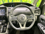 【純正革巻きステアリング】上質な革を使用することで、手にしっかり馴染みとても運転しやすいハンドルです♪