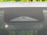 【ホンダセンシング】走行中に前方の車両等を認識し、衝突しそうな時は警報とブレーキで衝突回避と被害軽減をアシスト。より安全にドライブをお楽しみいただけます。