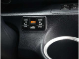 電動のスライドドアで楽々スムース!運転席からも開閉の操作もできます♪キーのスイッチひとつで自動開閉できる便利な機能もついてます♪