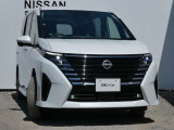 アダプティブLEDヘッドライト。フロントカメラで前方の状況を検知し対向車や先行車に眩しい思いをさせることなく必要なところだけを遠くまで照射します。