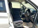 運転席まわりです。実際に座ってみて、乗り心地を体験してみてください。