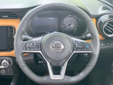 【純正革巻きステアリング】上質な革を使用することで、手にしっかり馴染みとても運転しやすいハンドルです♪