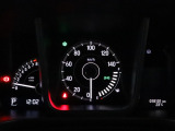 運転時の視界周辺の見やすい位置にメーターをレイアウト。視線の流れを断ち切らない、ストレスフリーで美しい運転動作を可能にします。またマルチインフォメーションディスプレイで、様々な情報が確認できます。