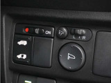 ◆片側電動スライドドア◆狭い駐車場でも乗り降りが楽々♪お子様が隣の車にドアを当ててしまう心配もございません!小さなお子様連れの方もこれで安心。
