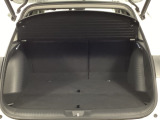 パーセルカバー付き。荷室のプライバシーを守ってくれます。見た目もスッキリ、防犯性も高まります。
