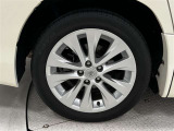タイヤサイズは235/50R18!納車前の点検時にタイヤ交換させていただきます!純正アルミホイール!