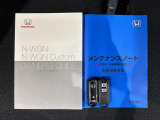 スマートキーは鍵をバッグに入れたままでもドアロックの開閉やエンジンのON・OFFができます。夜間や雨の日も鍵を探さなくて良いので便利です。