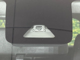【スマートアシスト】走行中に前方の車両等を認識し、衝突しそうな時は警報とブレーキで衝突回避と被害軽減をアシスト。より安全にドライブをお楽しみいただけます。