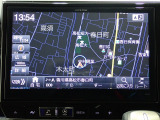 装備人気度が高いナビ付きです。ナビの案内があれば土地勘の無い所でも道に迷わず安心! 見知らぬ土地へのドライブも一層楽しくなります!