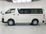レジアスエース 2.8 DX ロング ディーゼル 4WD 