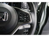Hondaセンシングの機能のひとつ、アダプティブクルーズコントロール付!アクセルから足を離しても設定したスピードと前車との車間を保ち走行してくれます!車線維持もアシスト☆高速道路で疲労軽減ですね☆