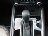 アクセルペダルを踏み込む量や速さに応じて変速パターンを制御し、人馬一体の運転感覚を発揮してくれる6速オートマ!