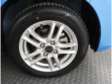 かっこいいホイールですね。 車のイメージを大きく左右するホイール部分はコダワリを持ちたいですね。