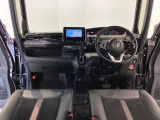 【前方視界】開放的な前方視界!運転がしやすく疲れにくいです♪窓が大きく、見通しがとっても良いおクルマですよ♪