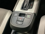 スマートな電子制御式パーキングブレーキに加え、渋滞時などでブレーキペダルから足を離しても停車を維持するオートブレーキホールド機能により、運転がより快適になります。