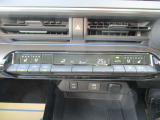 オートエアコンなので、お好みの温度に設定することで車内を快適にしてくれます。