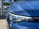 LEDマトリックスヘッドライト「IQ.LIGHT」。対向車や先行車を検知し、LEDを個別制御。まぶしさを抑えながら、夜間の視界をしっかり確保します。