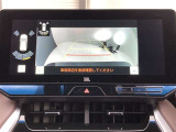 バックカメラの他に上から見下ろしたような画像が見れるアラウンド(全方位)モニター。前後左右を把握できる、すごい機能が装備されています!