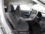 ゆったり室内で運転もしやすいです♪使い勝手の良い配置も考えられています!!