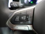 ◆クルーズコントロールにレーダーセンサーを組み合わせ、先行車を測定し設定されたスピードを上限に自動で加減速を行います。一定の車間距離を維持することで、長距離走行でのドライバーの疲労を低減させます。