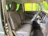 運転席シート廻りは使用感も少なく、良好な状態となっています。前オーナー様が丁寧に使っていたことがよくわかりますね。