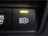 オートマチックハイビームとは、先行車や対向車のライトを認識し、ハイビームとロービームを自動で切り替える機能です。夜道の視界を確保します。詳細は販売店スタッフまでお尋ね下さい。