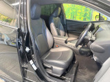 運転席シート廻りは使用感も少なく、良好な状態となっています。前オーナー様が丁寧に使っていたことがよくわかりますね。