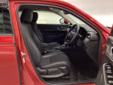 シートはフィット性も良く、楽な運転姿勢を保てます。