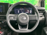 インテリアに合わせたデザインのステアリングは、運転される方のことも考え、運転しやすい形状、大きさです。是非一度、実際に触ってお確かめください。