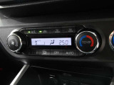 車内の温度管理に便利なオートエアコン☆